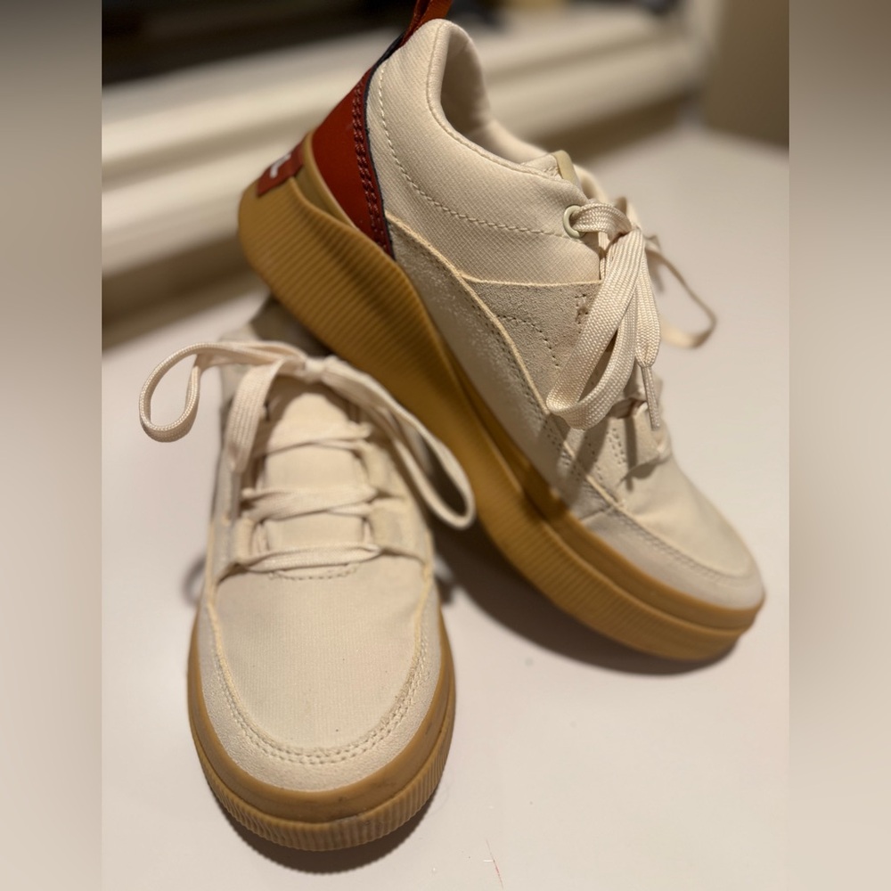 Sorel Women’s Out N About IV Sneaker Size 6.5 Worn Once Waterproof